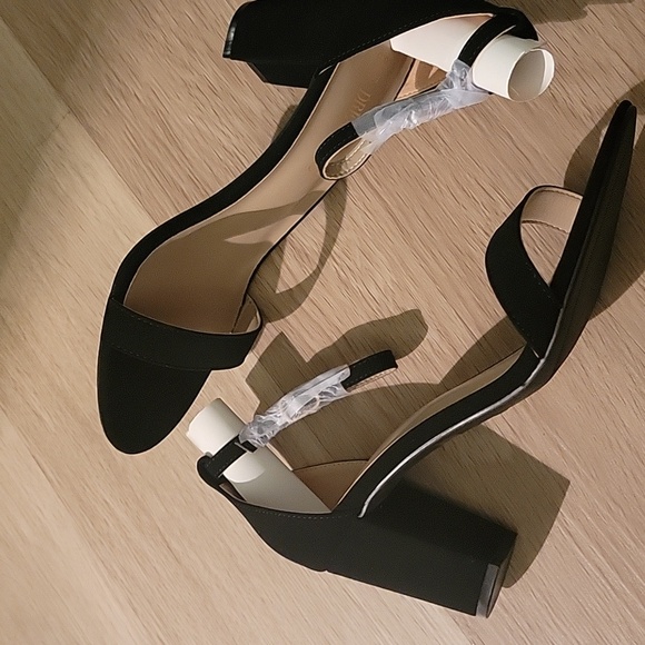 Women's Chunk Low Heel Pump Sandals - Picture 3 of 4